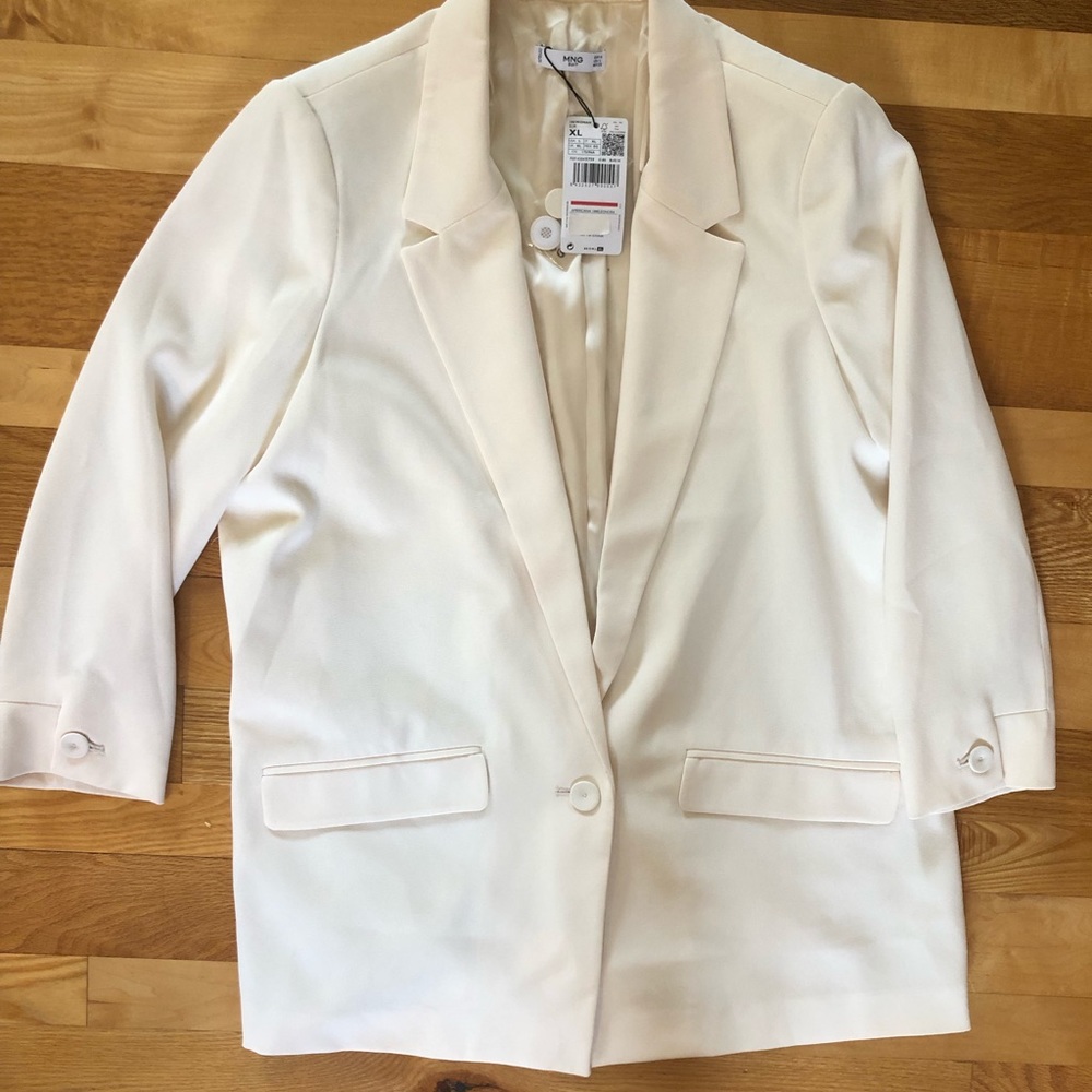 MGN (Mango) Flowy Suit Blazer